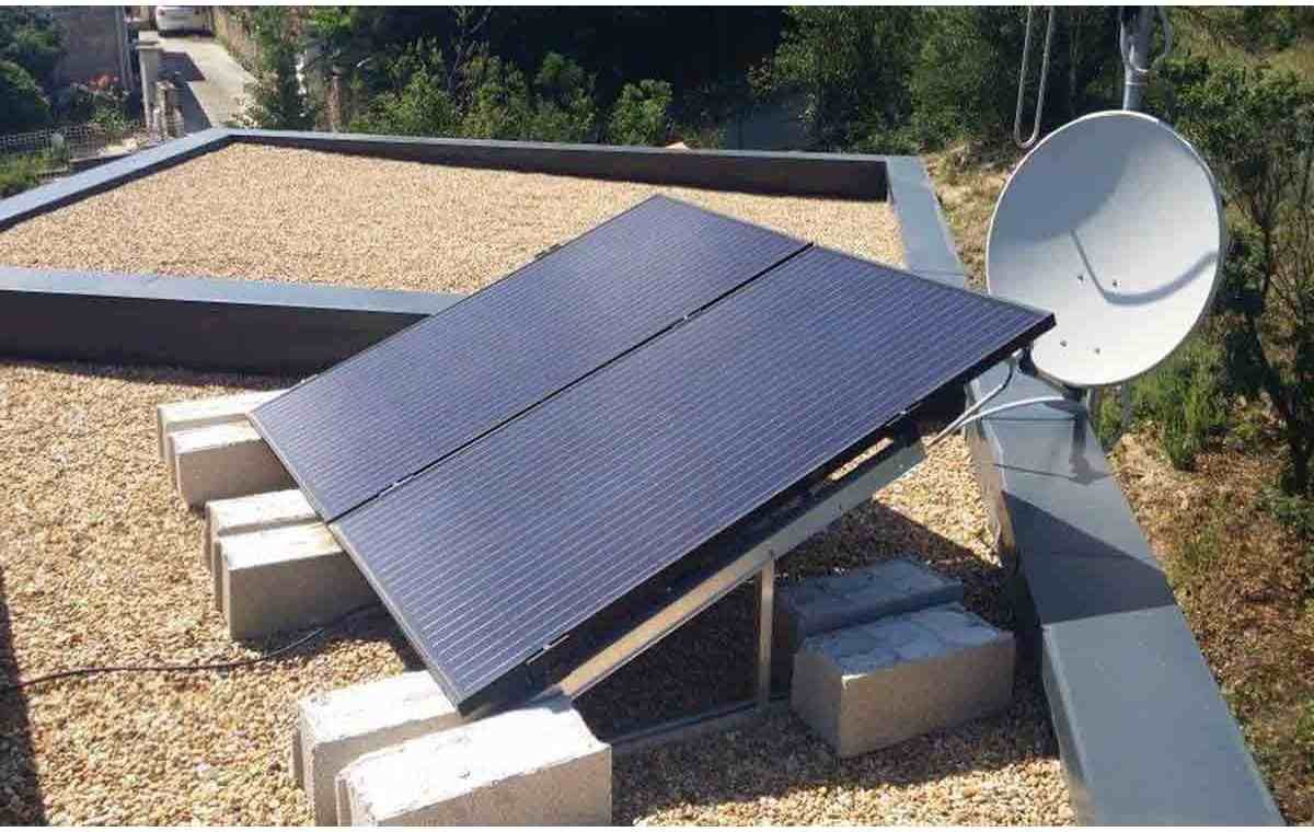 Fixation toiture plate 14 panneaux solaires Fixation toiture plate 14 panneaux solaires