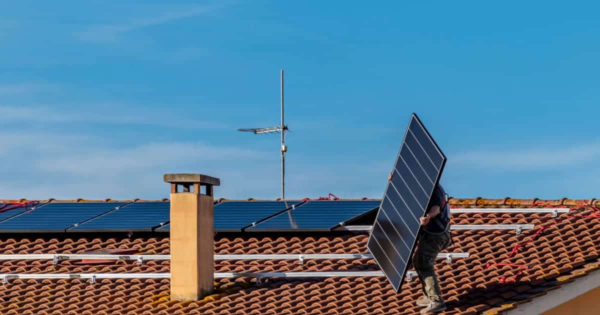 Ajout de panneaux solaires sur toiture
