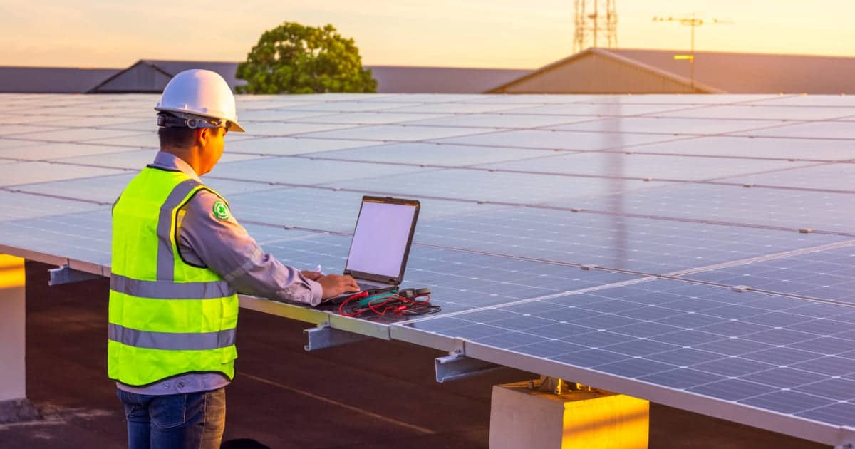 panneaux solaires connectés au réseau