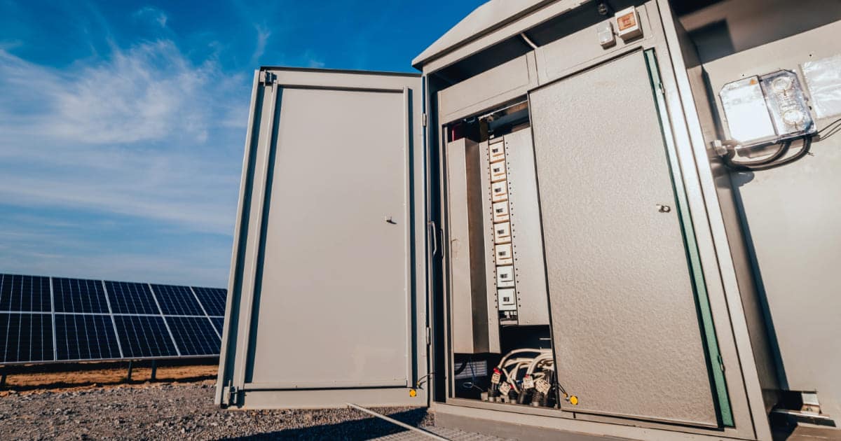 panneaux solaires et stockage d’énergie