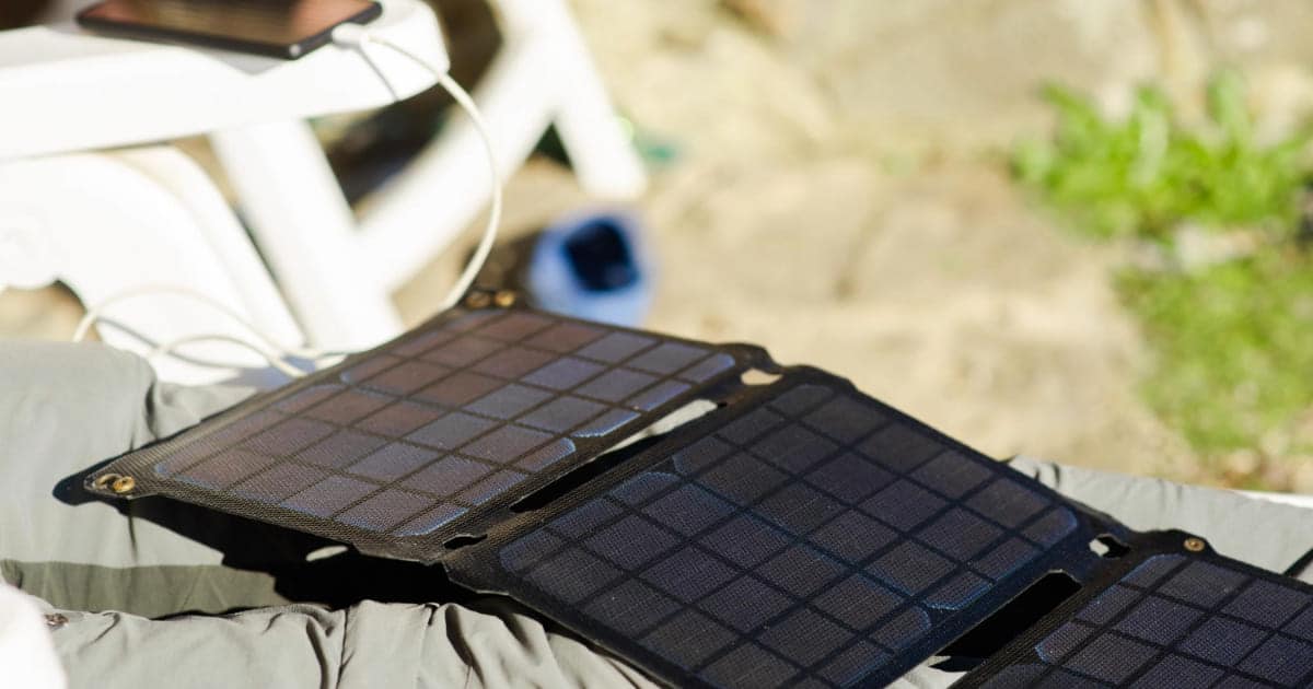 Meilleur chargeur solaire 2024 : batterie solaire, panneaux pliables ?  Comparatif