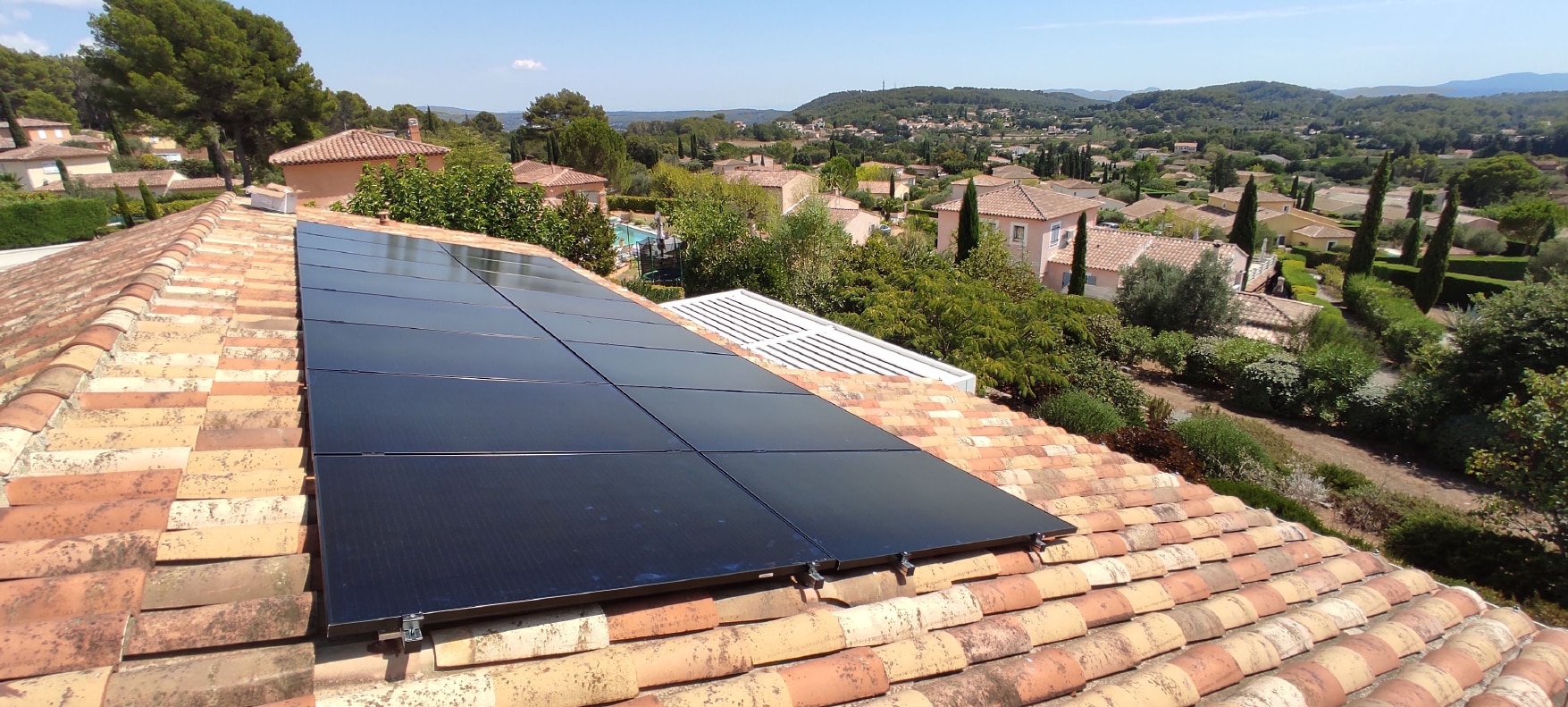 <span class="popup-mms-13">Installations de panneaux solaires sur toiture inclinée - 6560W</span>