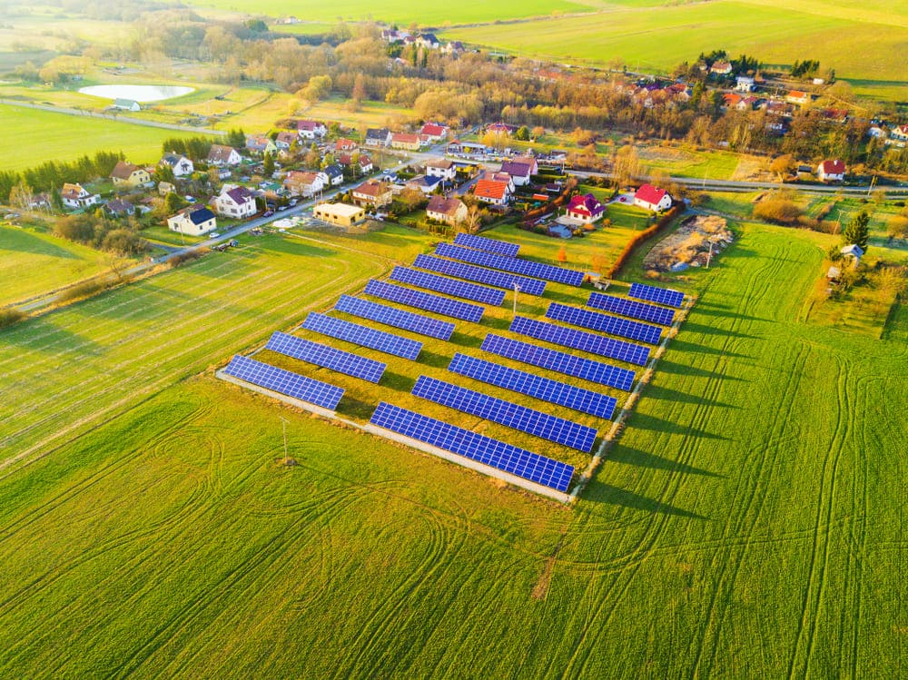 Vue aérienne d'une centrale photovoltaïque