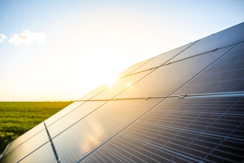 Panneaux solaires sur toiture inclinée