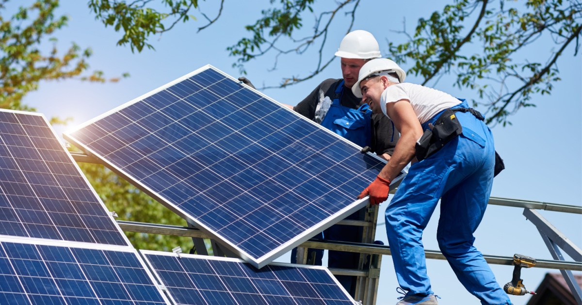 Installation de panneaux solaires lourds