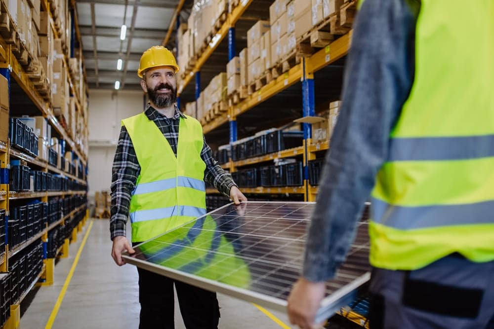 entrepôt de stock de panneaux solaires