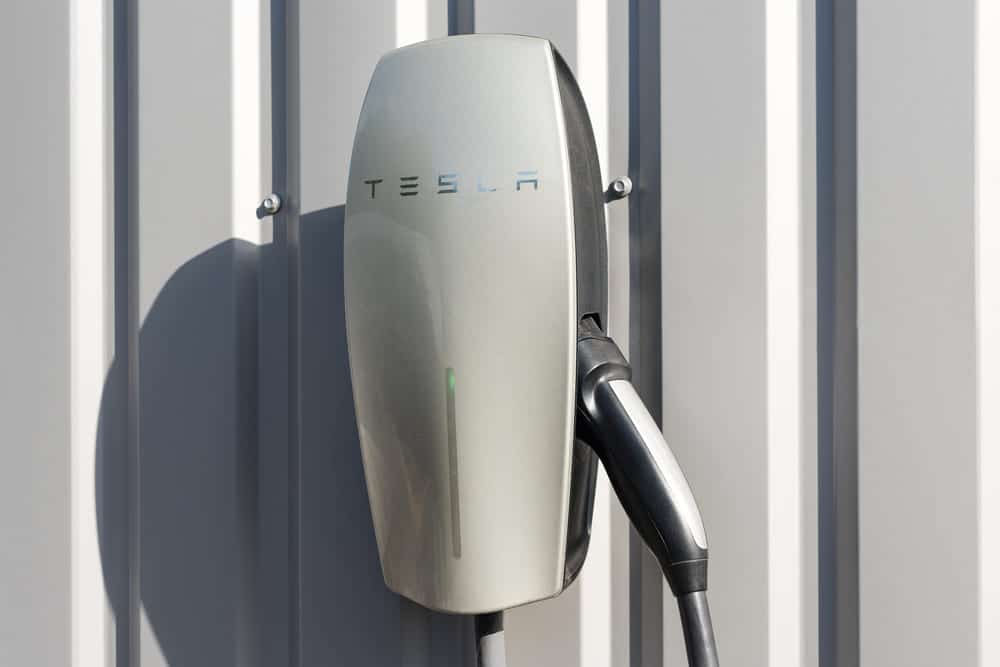 Borne de recharge tesla wall connector