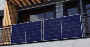 Kit solaire installé sur un balcon