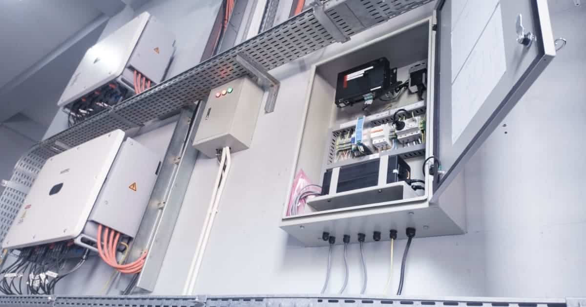 signe qui alerte que une batterie solaire decfectueuse