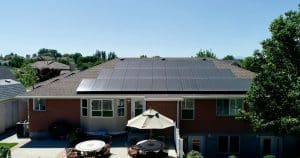 faut-il installer des panneaux solaires ou des tuiles solaires