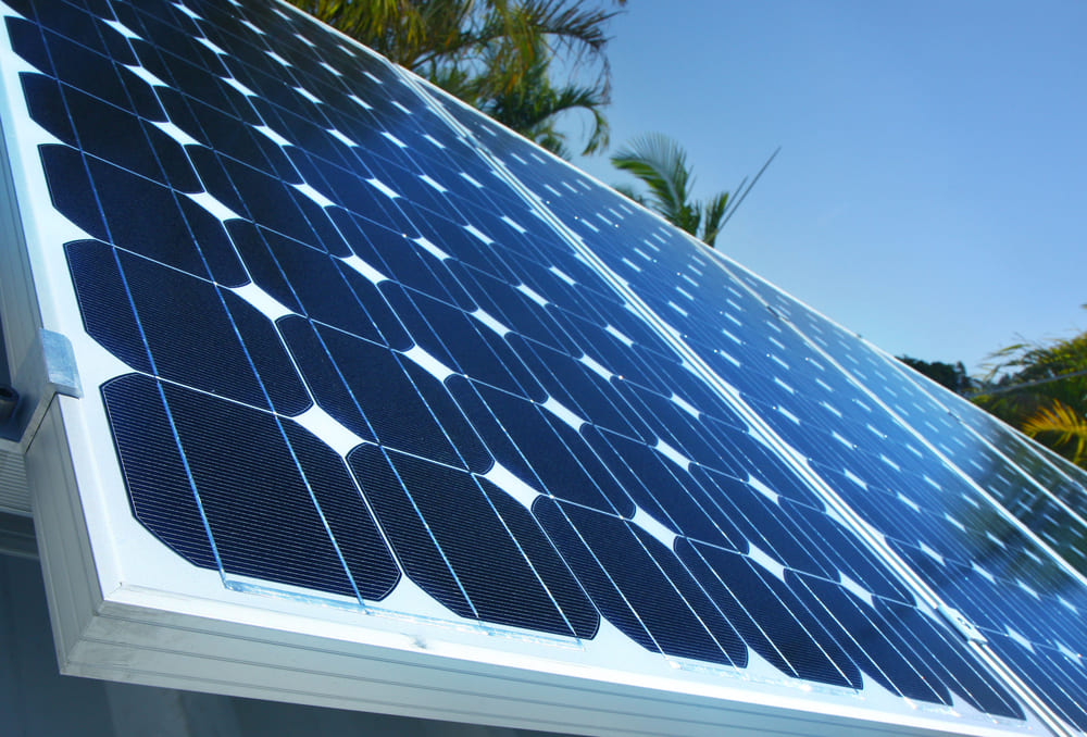 Panneau solaire photovoltaïque produisant de l’électricité pour réduire la facture d’énergie