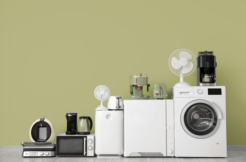 Appareils électroménagers alimentables avec un panneau solaire 800W : lave-linge, micro-ondes, cafetière, ventilateur et petit électroménager