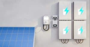 Système de stockage avec quatre batteries murales connectées à un panneau solaire et une borne de recharge pour installation 6000W
