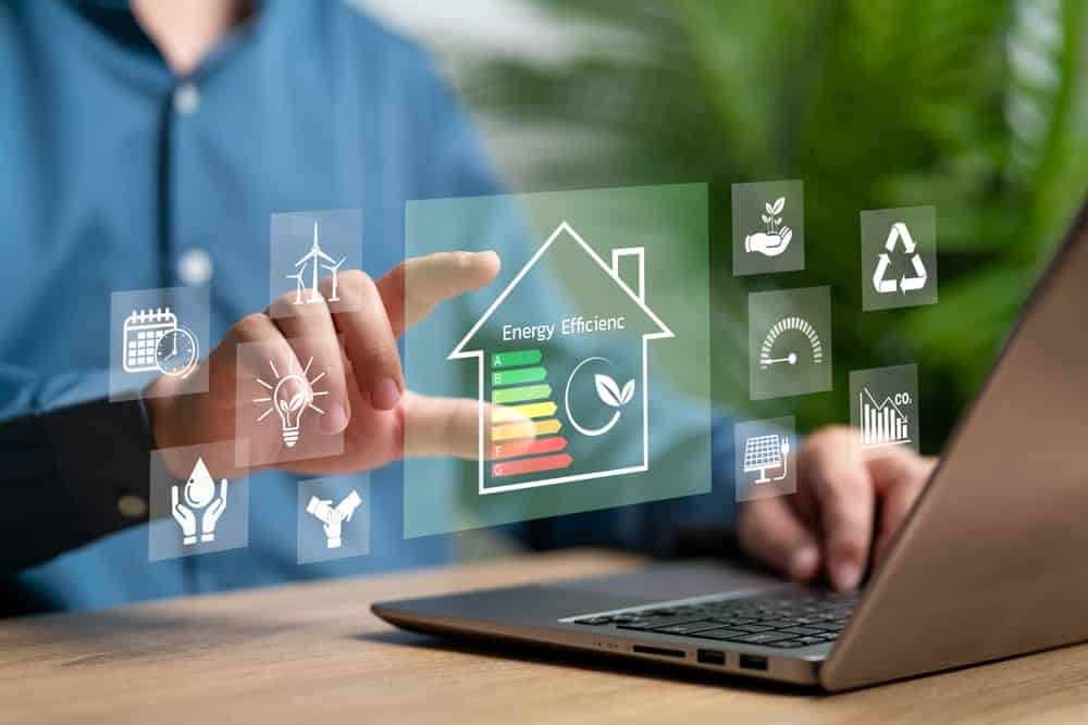 Interface virtuelle présentant les solutions d'efficacité énergétique pour la maison avec DPE, solaire et éolien