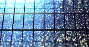 Surface d'un panneau solaire au graphène montrant la structure nanotechnologique des cellules photovoltaïques nouvelle génération