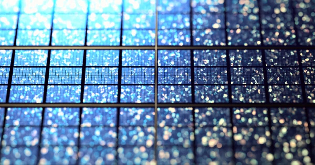 Surface d'un panneau solaire au graphène montrant la structure nanotechnologique des cellules photovoltaïques nouvelle génération