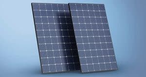 Deux panneaux solaires photovoltaïques monocristallins pour une puissance totale de 800W