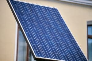 panneau solaire polycristallin avec aides de l'état
