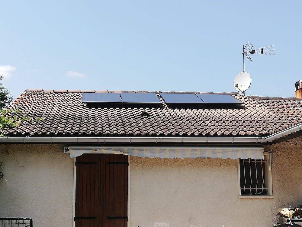 <span class="popup-mms-13">Installations de panneaux solaires sur toiture tuiles - 1320W</span>