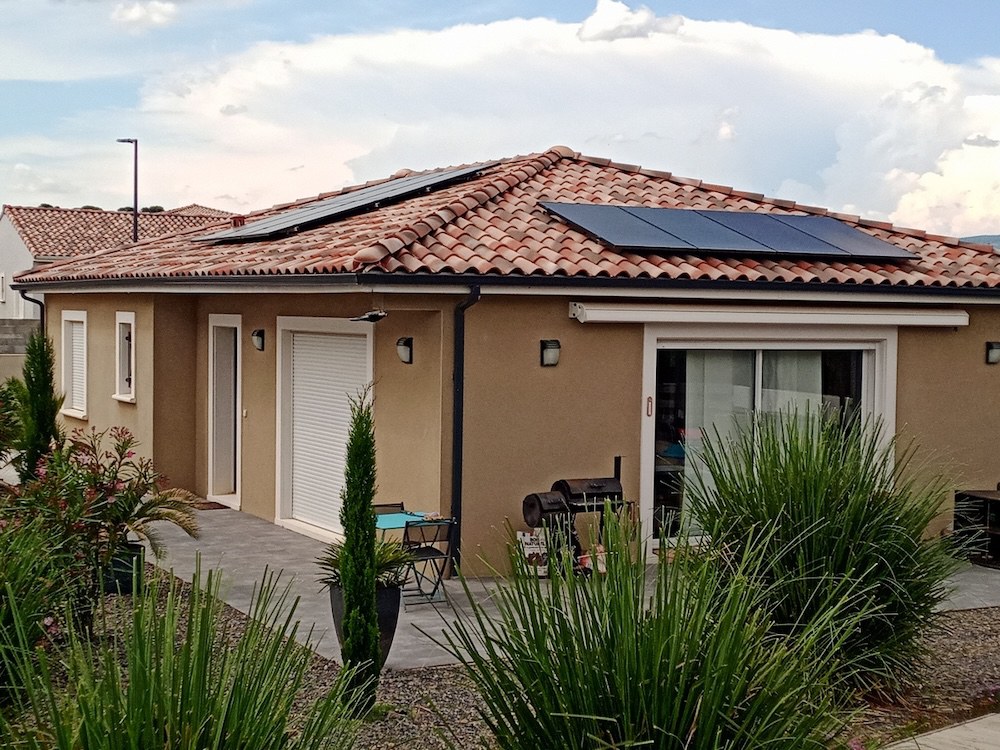 <span class="popup-mms-1">Installation de panneaux solaires sur toiture inclinée - 2970W</span>