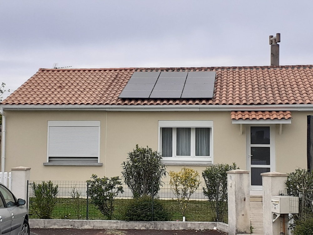 <span class="popup-mms-12">Installation de panneaux solaires sur toiture inclinée - 2460W</span>