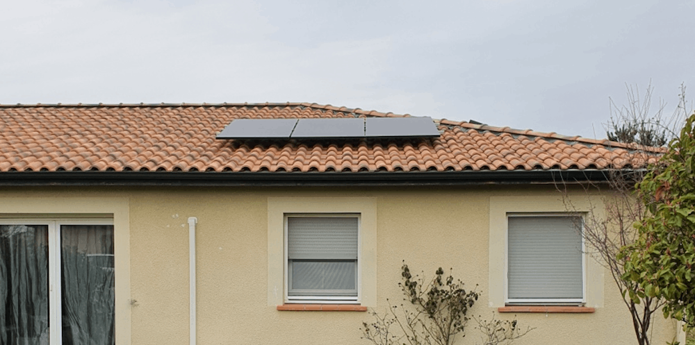 <span class="popup-mms-11">Installations de panneaux solaires sur toiture tuiles - 1230W</span>