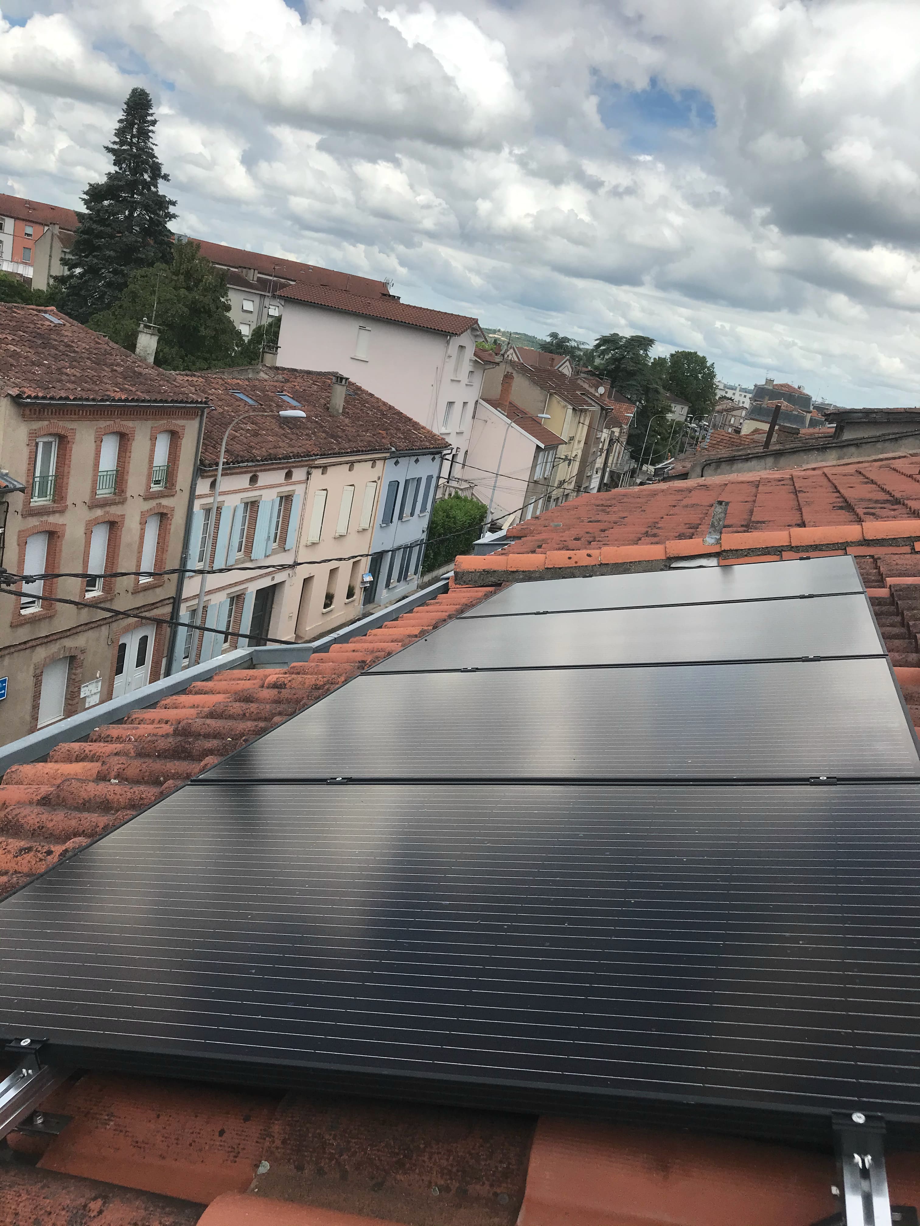 <span class="popup-mms-6">Installation de panneaux solaires sur toiture inclinée - 1600W</span>