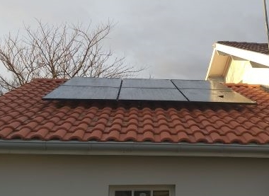 <span class="popup-mms-10">Installations de panneaux solaires sur toiture tuiles - 2460W</span>