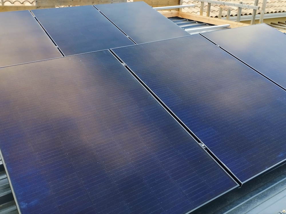 <span class="popup-mms-5">Installations de panneaux solaires sur toiture plate - 2460W</span>
