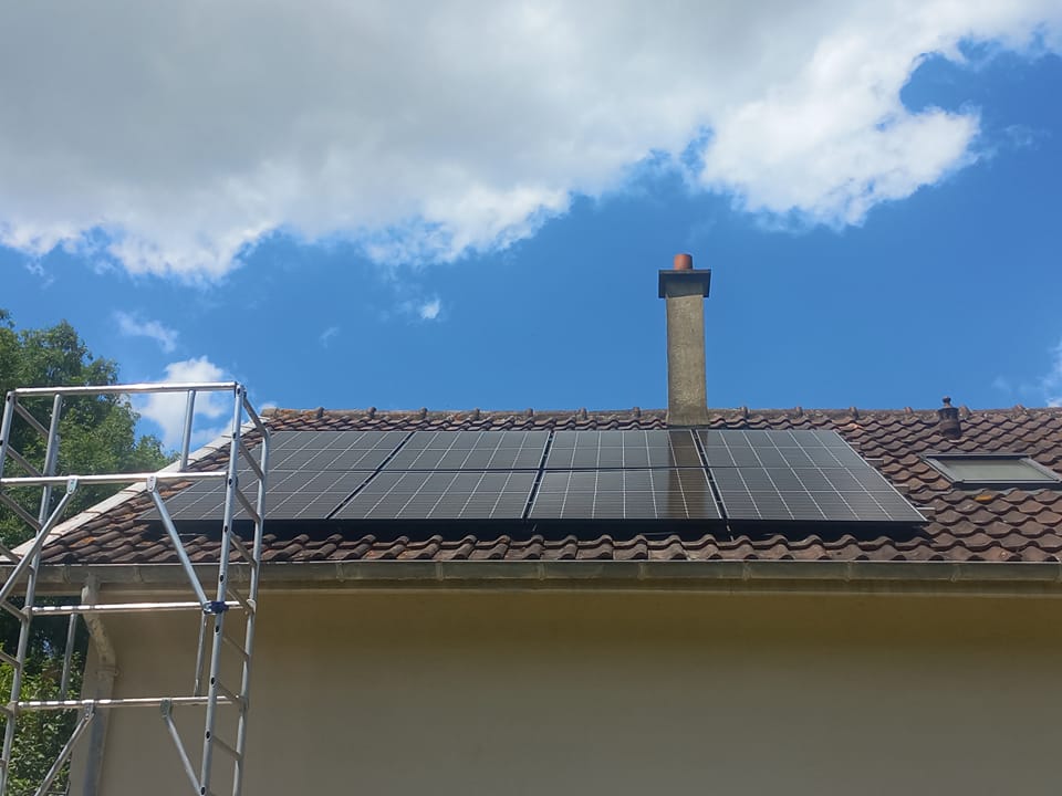 <span class="popup-mms-2">Installations de panneaux solaires sur toiture inclinée - 3280W</span>