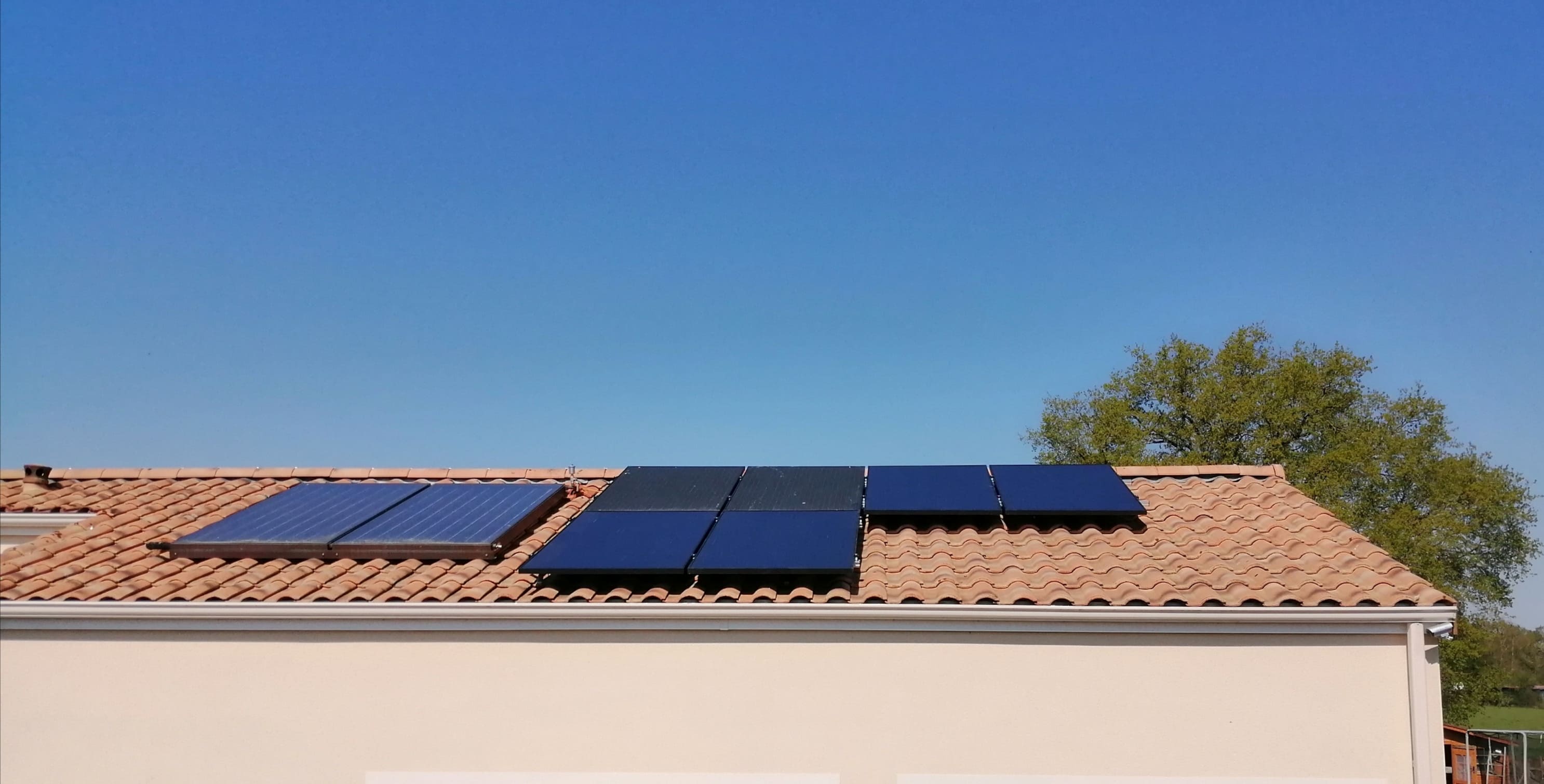 <span class="popup-mms-1">Installation de panneaux solaires sur toiture inclinée - 2400W</span>
