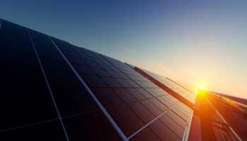 Quelle est la production annuelle des panneaux solaires ? 